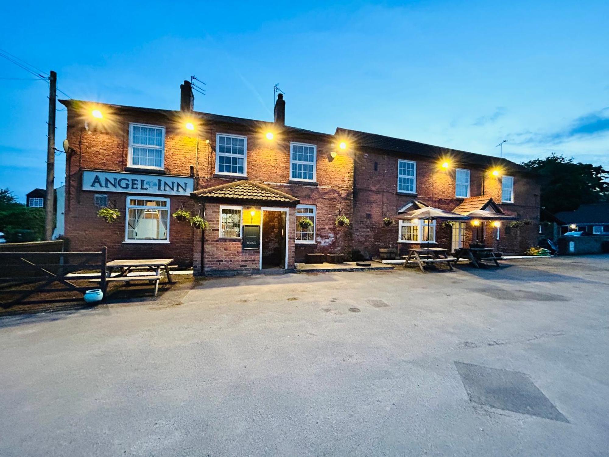Angel Inn Misson 외부 사진