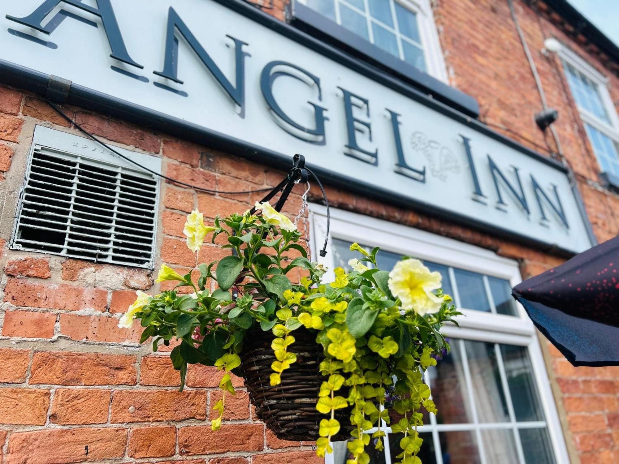 Angel Inn Misson 외부 사진